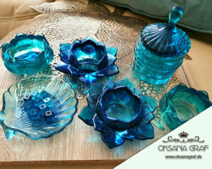 Dekorationsgegenstände/ Dekorationsstücke aus Epoxidharz, Dekoration und Deko Ideen aus Epoxidharz: Lotus Form Teelichthalter, blau, türkis Farbe, Schatulle mit der Deckel