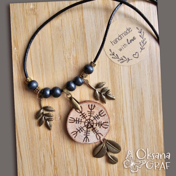 Moderne Damen Handmade Halskette. Holz, Metall.